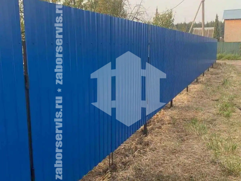 Забор из профнастила 68 метра синий