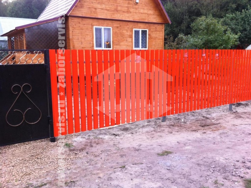 Забор из евроштакетника с бетонированием столбов 14 метров
