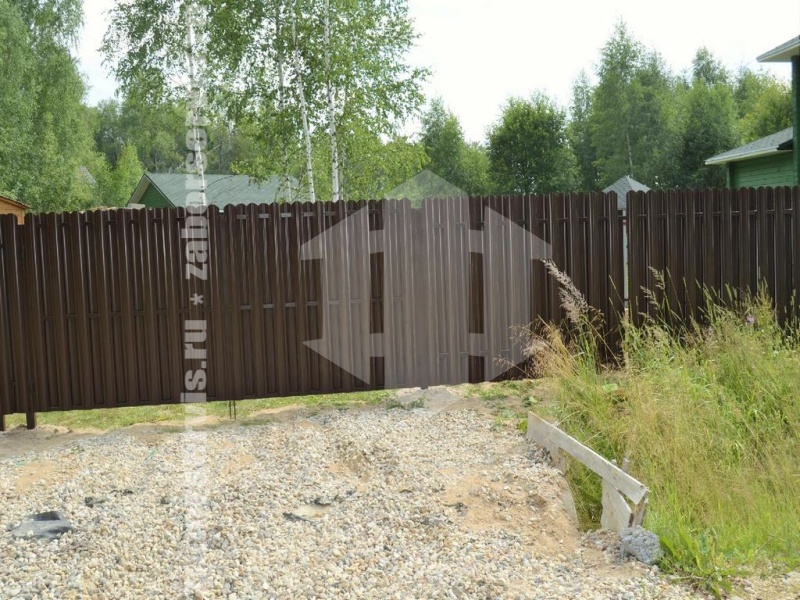 Забор из евроштакетника в шахматном порядке 46 метров