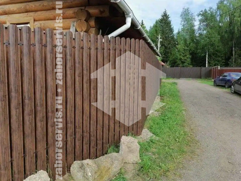 Забор из евроштакетника под дерево 75 метра