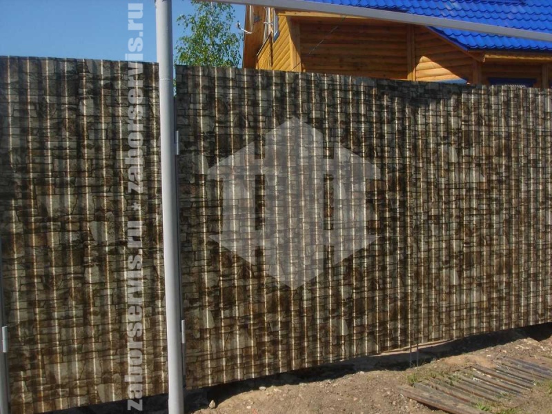 Забор из профнастила под камень 84 метра