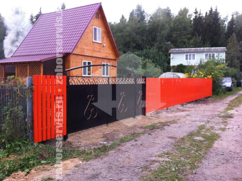 Забор из евроштакетника с бетонированием столбов 14 метров