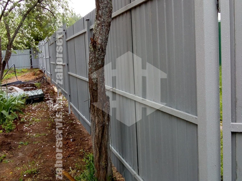 Забор из профнастила с забивными столбами 46 метров