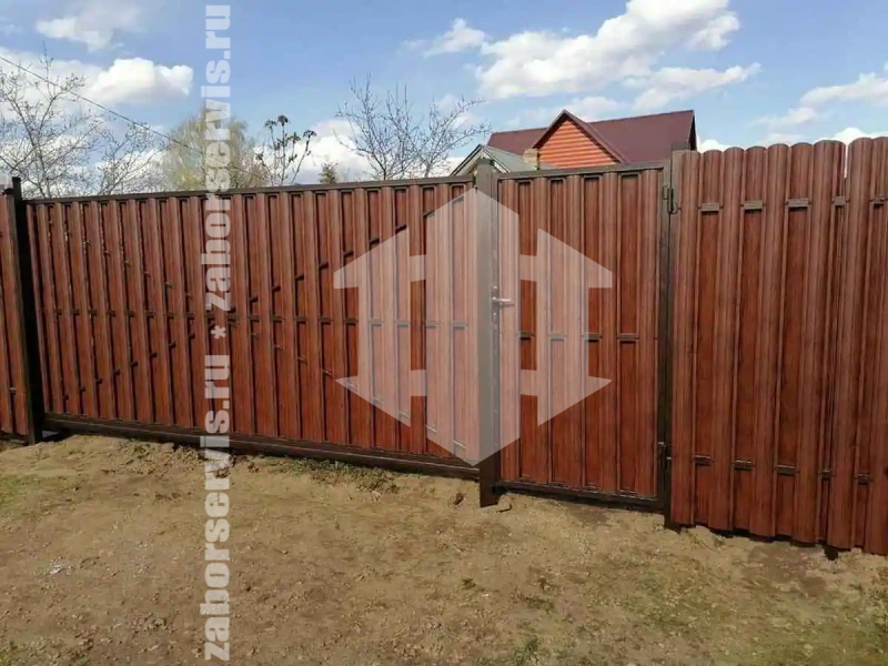 Заборы из металлического штакетника шахматка 44 метра