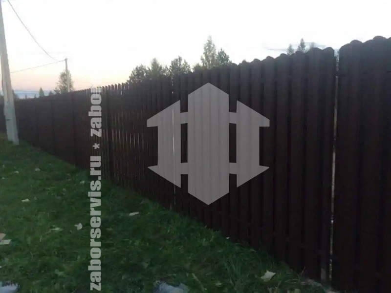 Заборы из металлического штакетника шахматка 39 метров