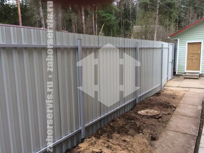 Забор из профнастила на забивных столбах 45 метров