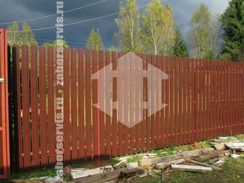 Забор из металлического штакетника 37 метров