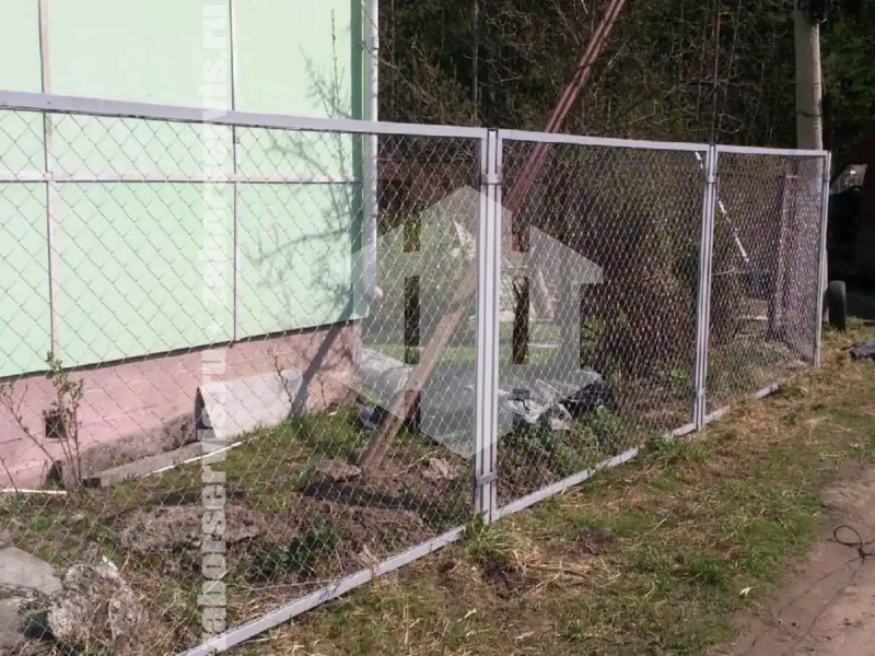 Забор из сетки рабицы секциями 83 метра